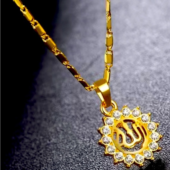 18k gold plated Allah Pendant with chain - Picture 1 of 4